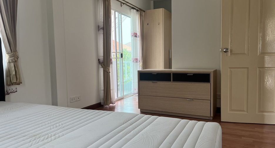 For rent 3 bedrooms house in Lat Krabang, Bangkok