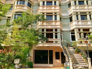 Reihenhaus zur Miete mit 3 Zimmer in Watthana, Bangkok