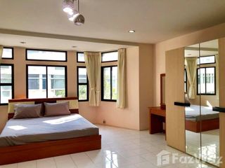 Reihenhaus zur Miete mit 3 Zimmer in Watthana, Bangkok