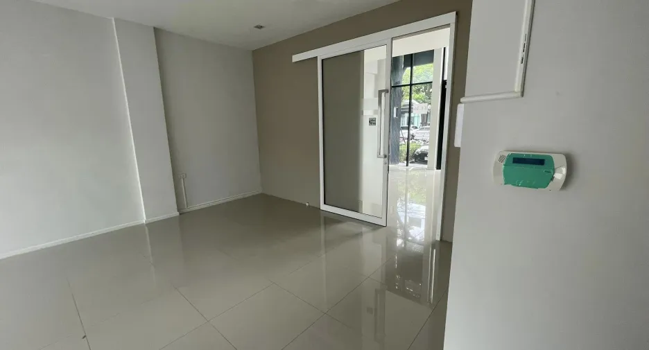 出租 办公室 在 Bang Phli, Samut Prakan