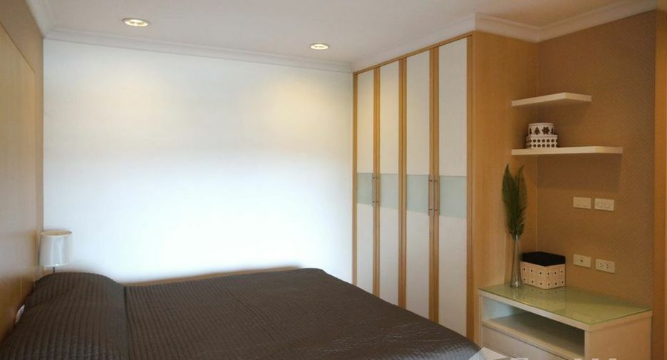 For rent 3 bedrooms condo in Yan Nawa, Bangkok