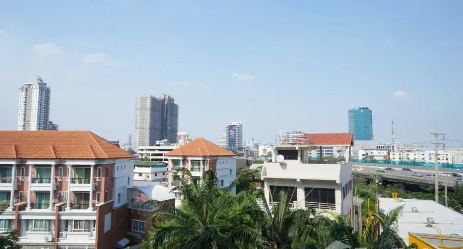 For rent 3 bedrooms condo in Yan Nawa, Bangkok