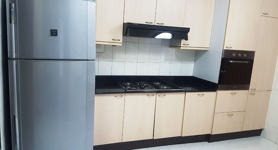 For rent 4 bedrooms condo in Khlong Toei, Bangkok