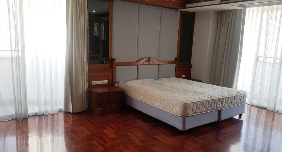 For rent 4 bedrooms condo in Khlong Toei, Bangkok