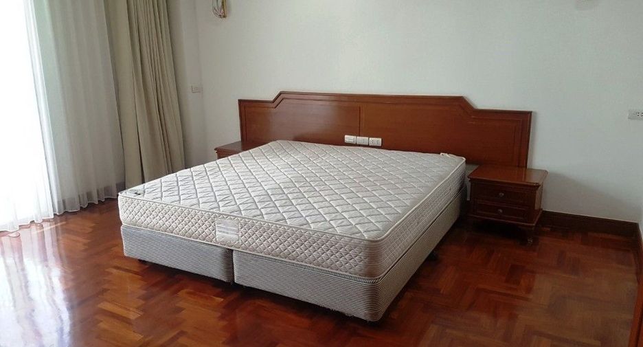 For rent 4 bedrooms condo in Khlong Toei, Bangkok