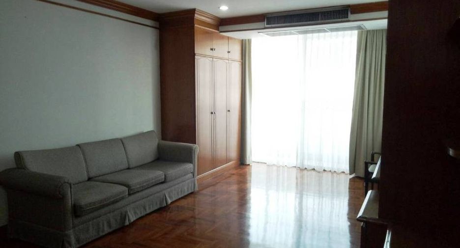 For rent 4 bedrooms condo in Khlong Toei, Bangkok