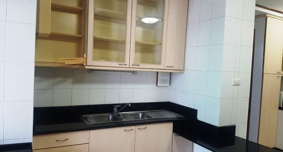 For rent 4 bedrooms condo in Khlong Toei, Bangkok