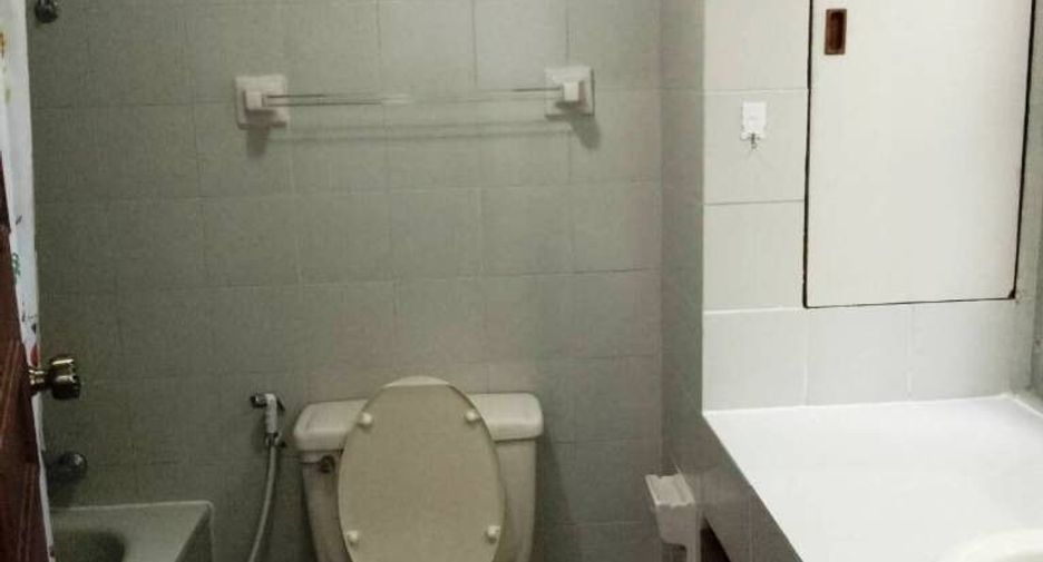 For rent 4 bedrooms condo in Khlong Toei, Bangkok