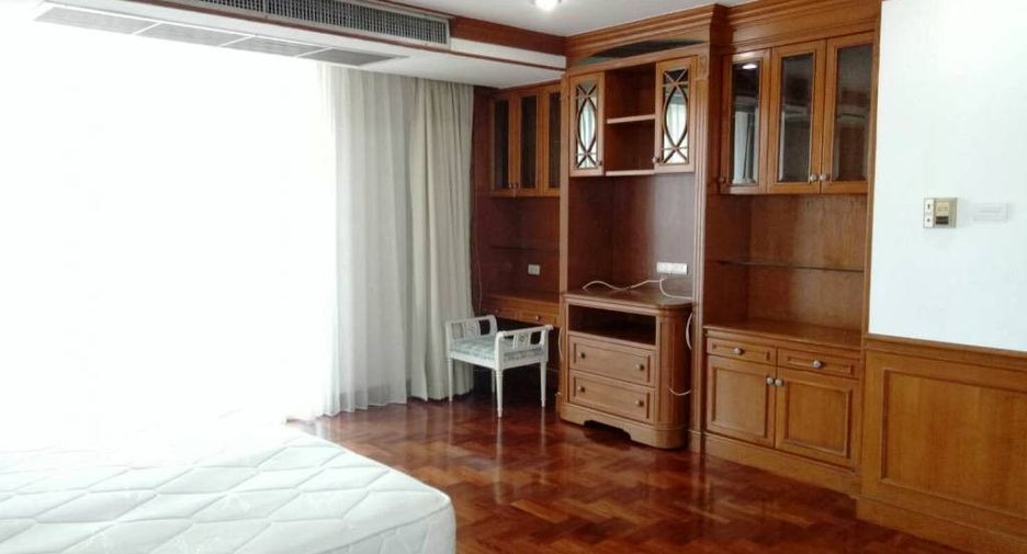 For rent 4 bedrooms condo in Khlong Toei, Bangkok