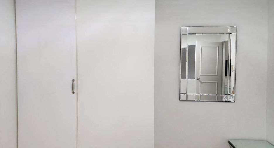 For rent 2 bedrooms condo in Ratchathewi, Bangkok
