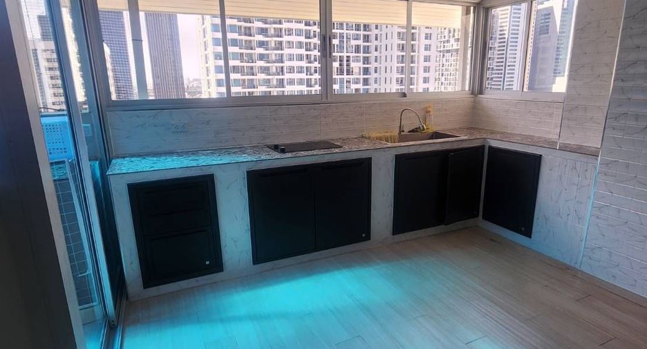 For rent 2 bedrooms condo in Ratchathewi, Bangkok