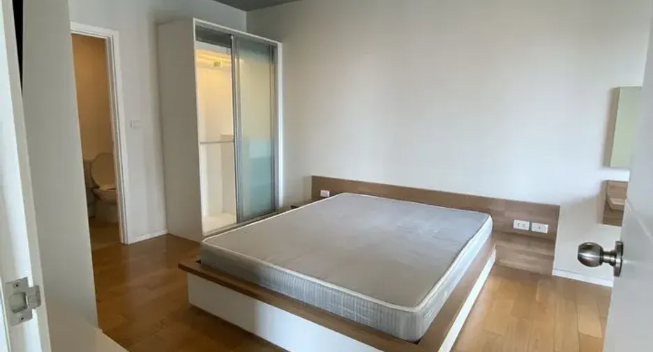For rent 2 bedrooms condo in Watthana, Bangkok