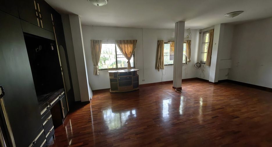 Gewerbefläche zur Miete mit 3 Zimmer in Bang Na, Bangkok