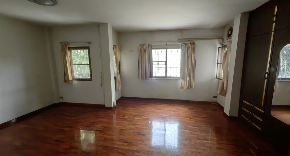 Gewerbefläche zur Miete mit 3 Zimmer in Bang Na, Bangkok