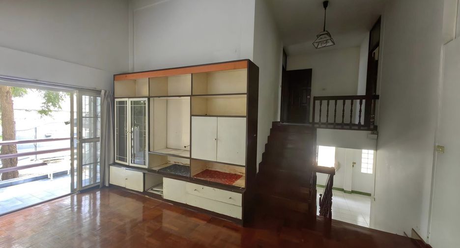 Gewerbefläche zur Miete mit 3 Zimmer in Bang Na, Bangkok