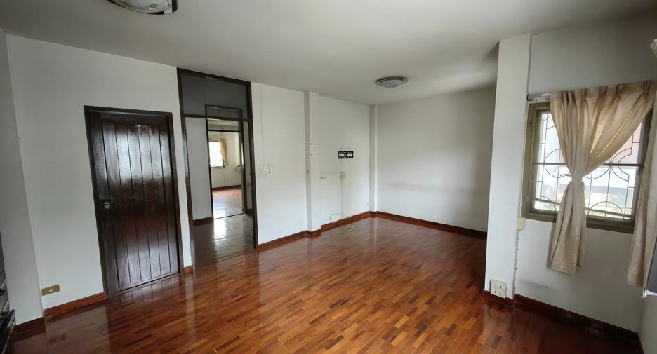 Gewerbefläche zur Miete mit 3 Zimmer in Bang Na, Bangkok
