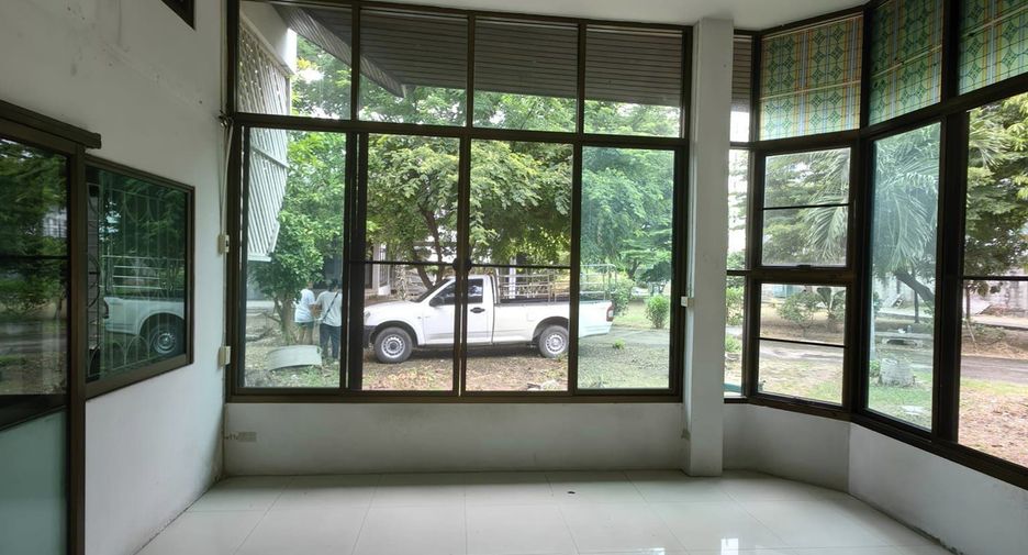 Gewerbefläche zur Miete mit 3 Zimmer in Bang Na, Bangkok