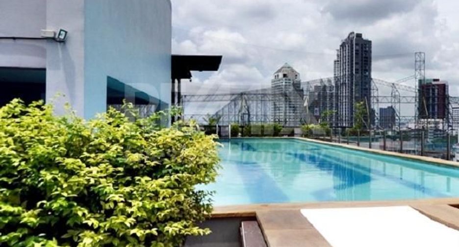For rent 3 bedrooms condo in Khlong Toei, Bangkok