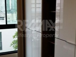 Condo en alquiler de 3 habitaciones en Khlong Toei, Bangkok