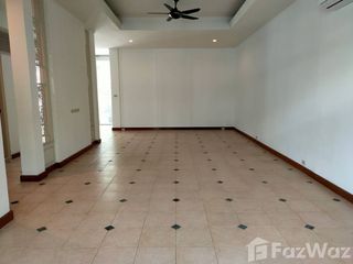 Reihenhaus zur Miete mit 3 Zimmer in Watthana, Bangkok