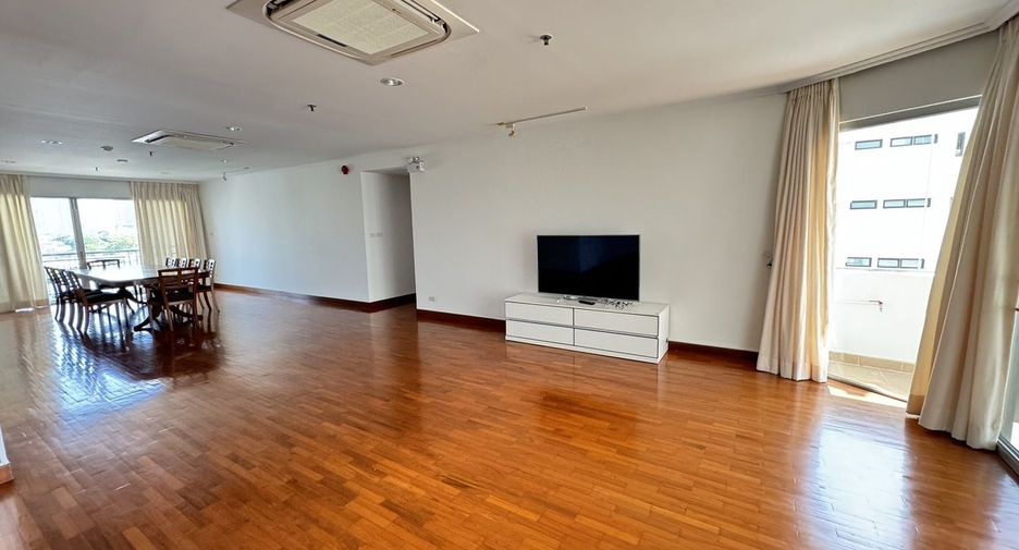 For rent 3 bedrooms condo in Sathon, Bangkok