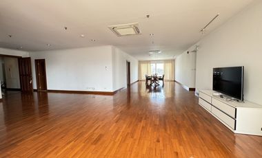 For rent 3 bedrooms condo in Sathon, Bangkok