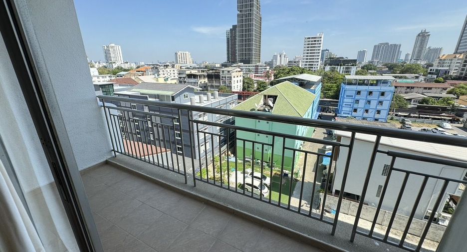 For rent 3 bedrooms condo in Sathon, Bangkok