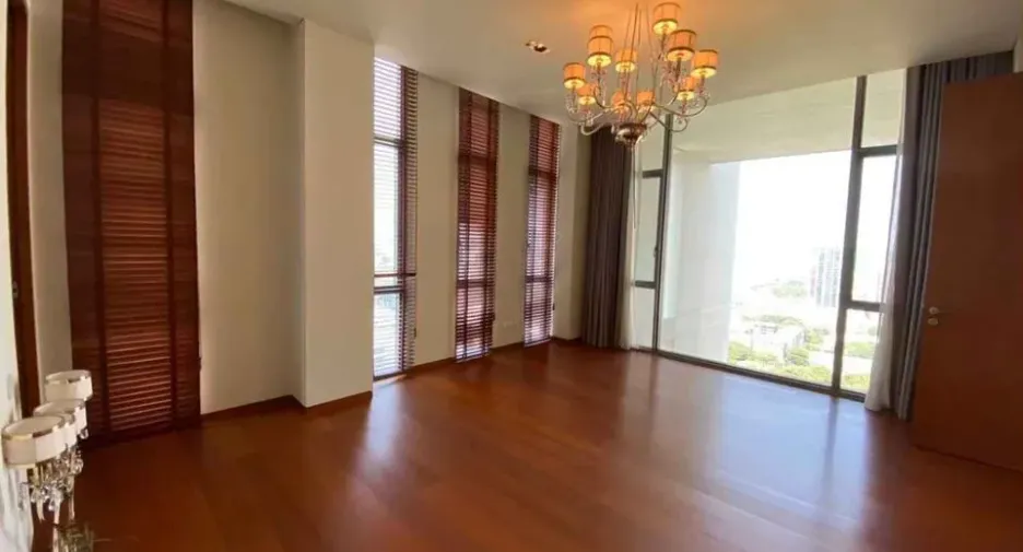 Condo en alquiler de 4 habitaciones en Sathon, Bangkok