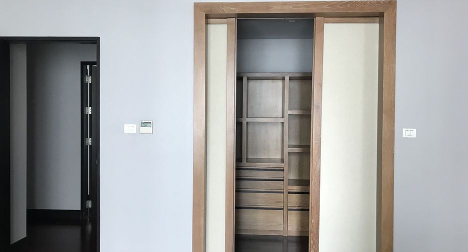 Condo en alquiler de 3 habitaciones en Pathum Wan, Bangkok