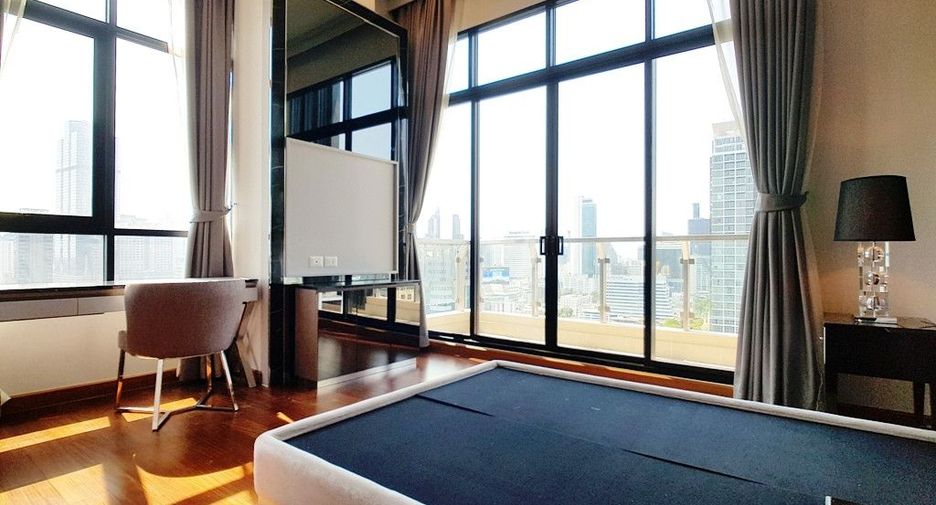 For rent 4 ベッドルーム condo in Sathon, Bangkok