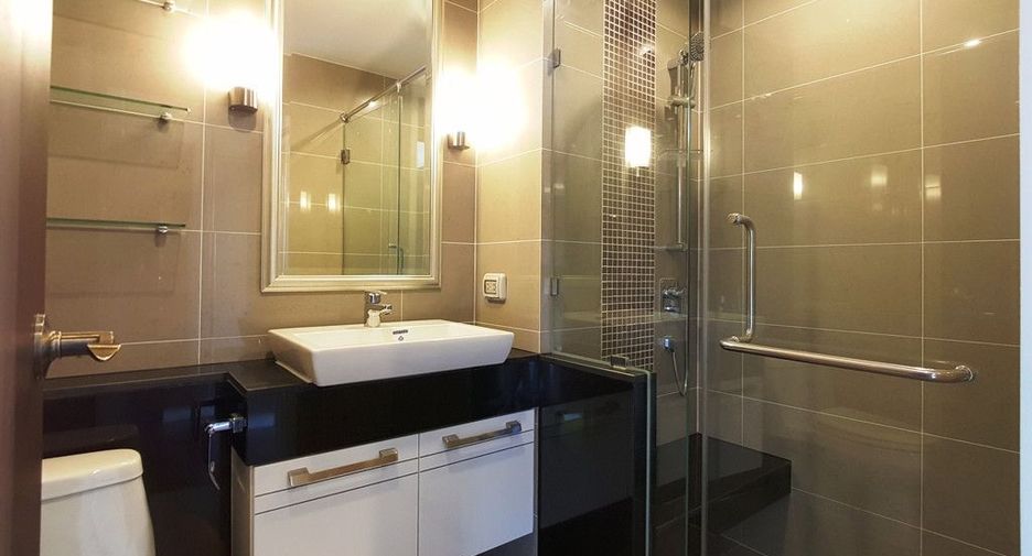 For rent 4 ベッドルーム condo in Sathon, Bangkok