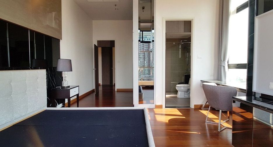 For rent 4 ベッドルーム condo in Sathon, Bangkok