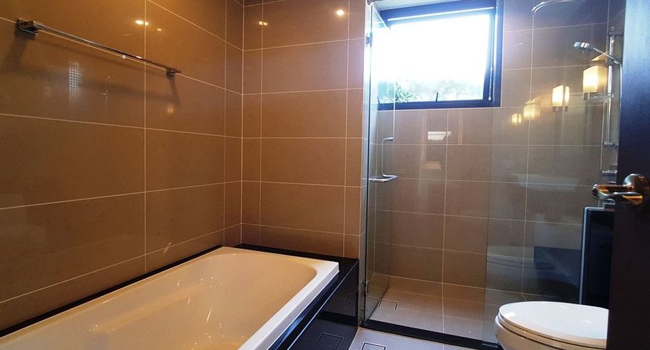 For rent 4 ベッドルーム condo in Sathon, Bangkok