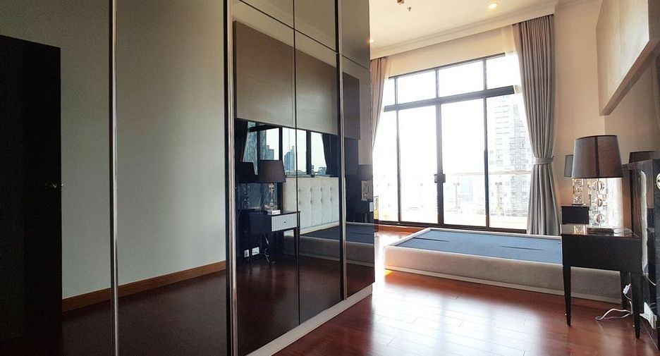 For rent 4 ベッドルーム condo in Sathon, Bangkok