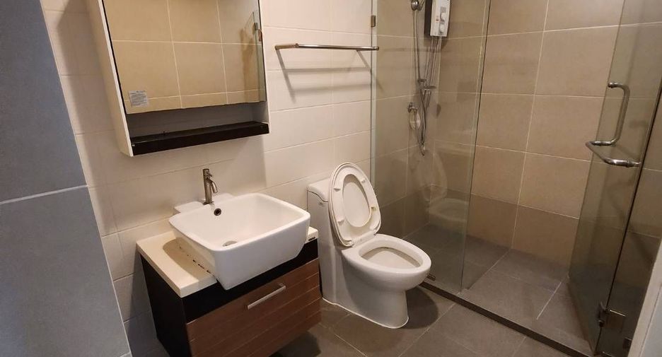 For rent 2 bedrooms condo in Phra Khanong, Bangkok