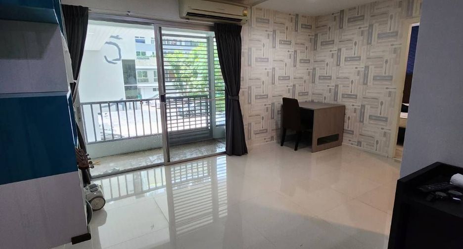 For rent 2 bedrooms condo in Phra Khanong, Bangkok