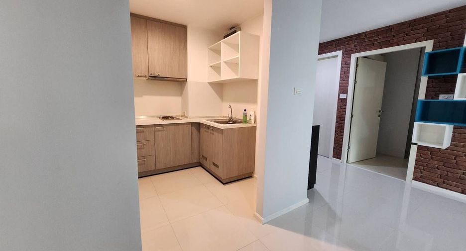 For rent 2 bedrooms condo in Phra Khanong, Bangkok