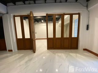 出租 4 卧室 独立屋 在 Wang Thong Lang, 曼谷