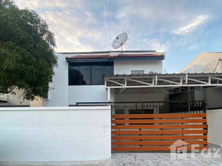 出租 4 卧室 独立屋 在 Wang Thong Lang, 曼谷