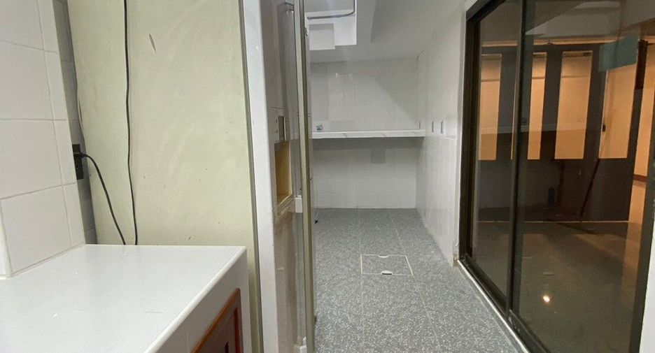Casa en alquiler de 4 habitaciones en Wang Thonglang, Bangkok