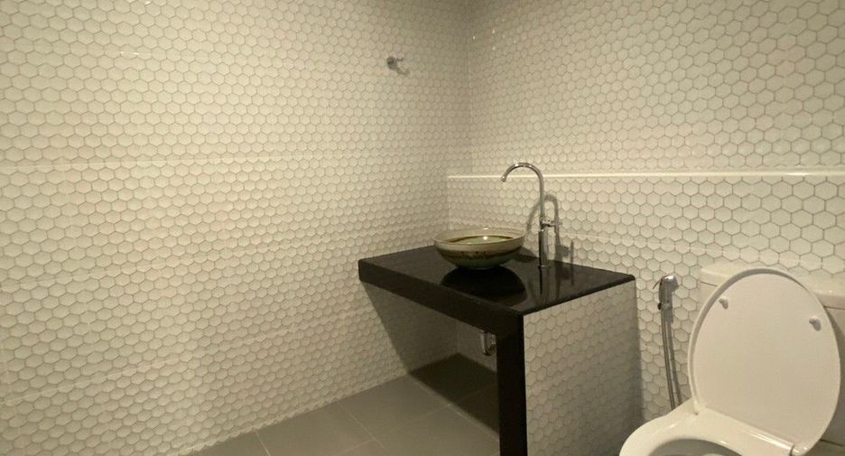 Casa en alquiler de 4 habitaciones en Wang Thonglang, Bangkok