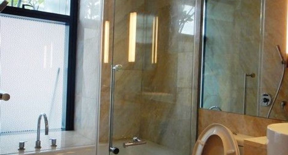 For rent 2 bedrooms condo in Sathon, Bangkok