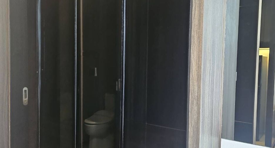 For rent studio condo in Phaya Thai, Bangkok