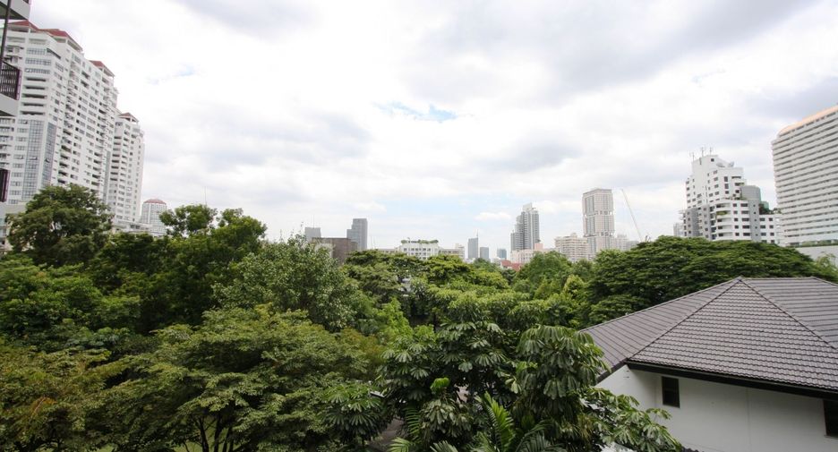 For rent 3 bedrooms condo in Watthana, Bangkok
