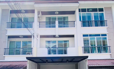 For rent 3 bedrooms townhouse in Chom Thong, Bangkok