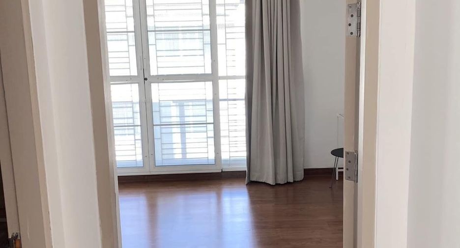 Casa adosada en alquiler de 3 habitaciones en Chom Thong, Bangkok