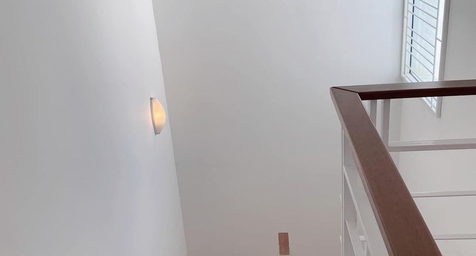 Casa adosada en alquiler de 3 habitaciones en Chom Thong, Bangkok