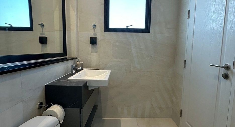 For rent 5 bedrooms house in Lat Krabang, Bangkok
