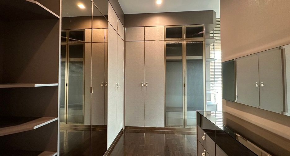 For rent 5 bedrooms house in Lat Krabang, Bangkok