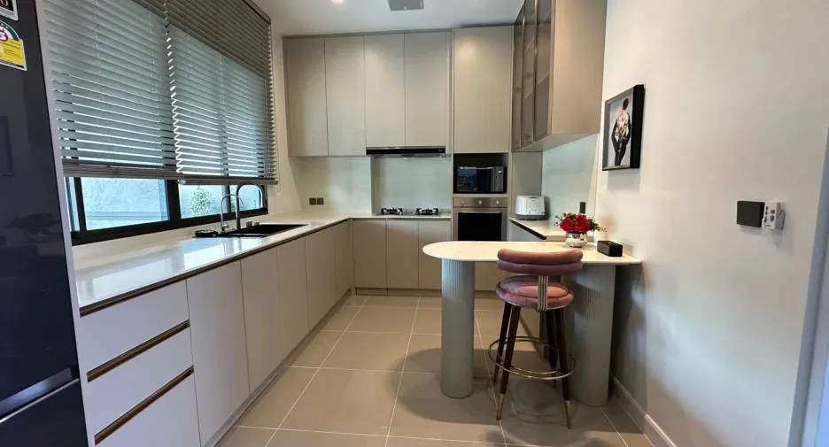 For rent 5 bedrooms house in Lat Krabang, Bangkok